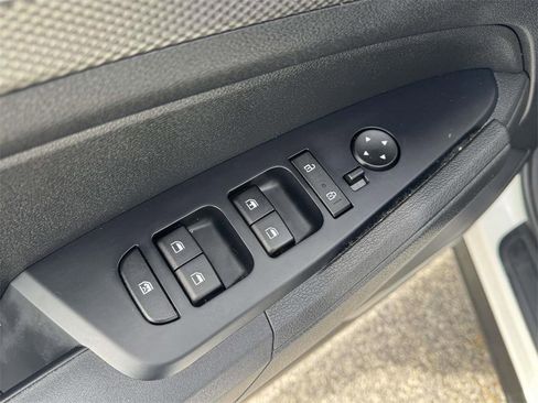 Used 2023 Kia Sportage LX image 17