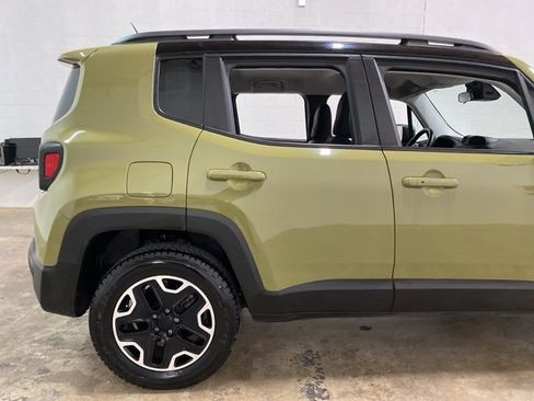 Used 2015 Jeep Renegade Trailhawk w/ Premium Leather Group image 89