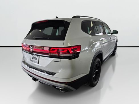 New 2026 Volkswagen Atlas Peak Edition AWD/4WD image 3