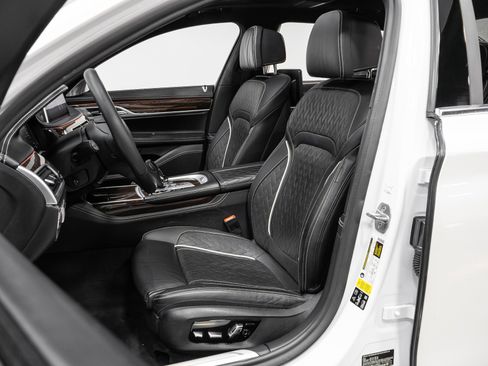 Used 2020 BMW 750i xDrive image 7