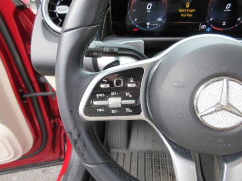 Used 2022 Mercedes-Benz GLB 250 4MATIC image 42