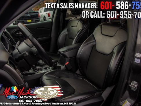 Used 2019 Jeep Cherokee Latitude Plus image 9