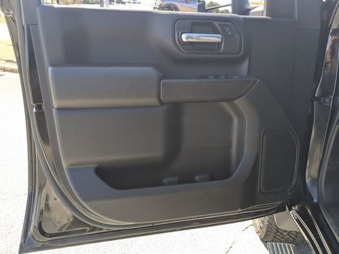 Used 2024 Chevrolet Silverado 2500 Custom w/ Custom Value Package image 11