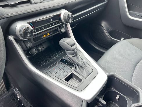 Used 2025 Toyota RAV4 XLE image 42