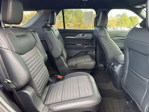 New 2026 Ford Explorer ST-Line w/ ST-Line Street Pack image 15