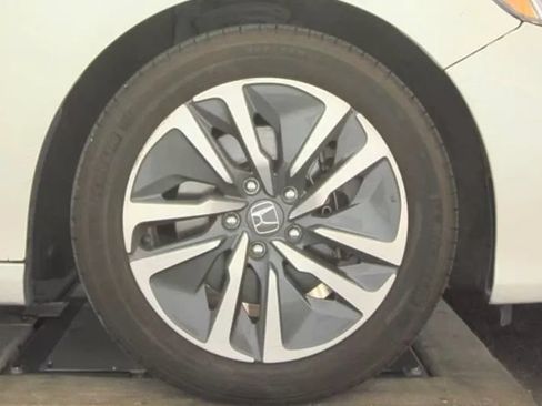 Used 2019 Honda Accord Touring image 14