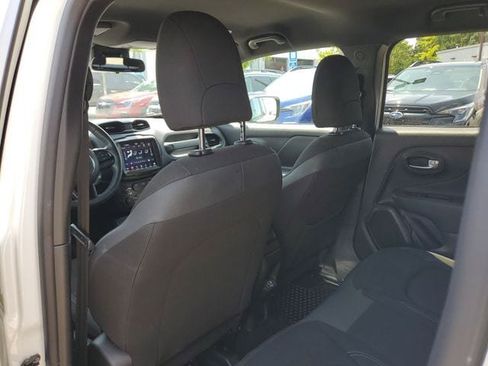 Certified 2022 Jeep Renegade Altitude AWD/4WD image 13
