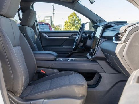 Used 2025 GMC Acadia Elevation image 7