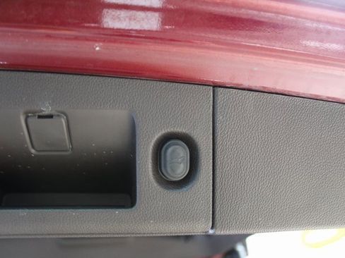 Used 2018 GMC Yukon XL Denali image 13