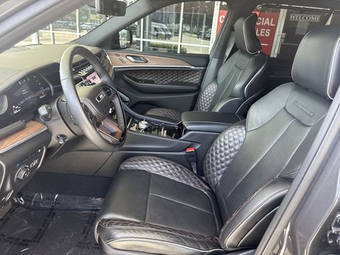 Used 2023 Jeep Grand Cherokee Summit w/ Advanced Protech Group IV AWD/4WD image 15