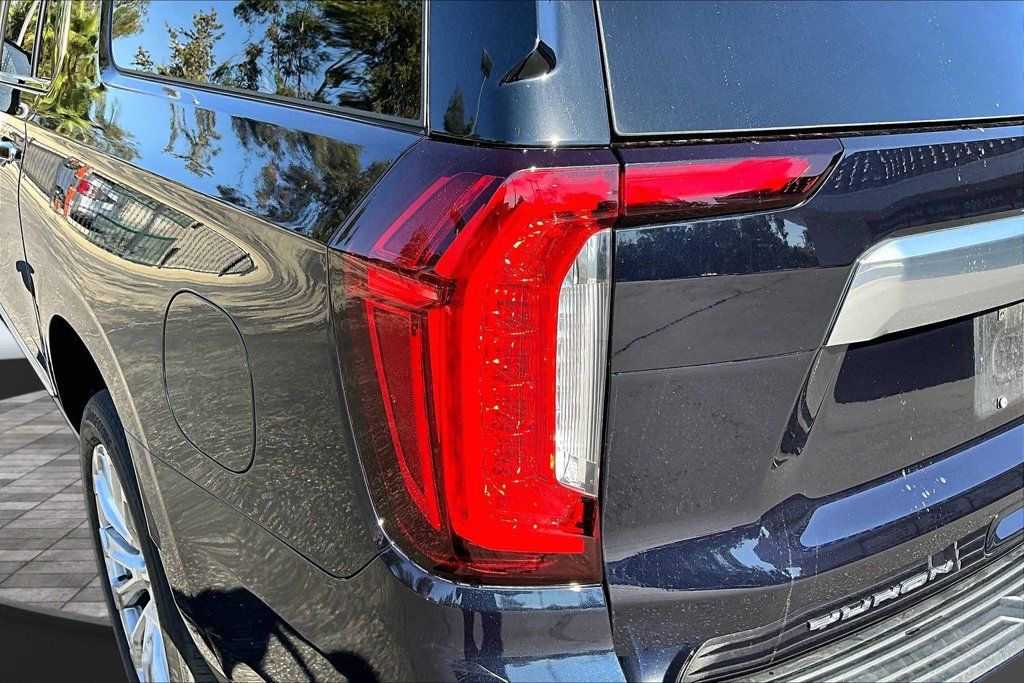 Used 2022 GMC Yukon XL Denali RWD image 34