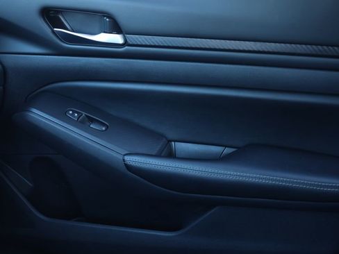 Used 2024 Nissan Altima 2.5 SV image 12