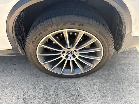 Used 2019 Mercedes-Benz GLC 300 4MATIC Coupe image 10