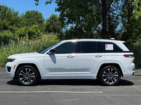 Used 2023 Jeep Grand Cherokee Overland AWD/4WD image 10
