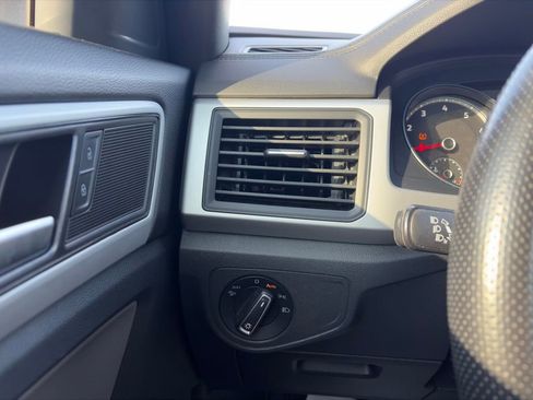 Used 2021 Volkswagen Atlas Cross Sport SE w/ Panoramic Sunroof Package FWD image 16