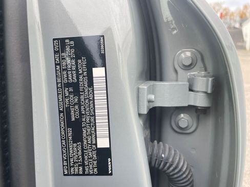 Used 2025 Volvo V60 B5 Cross Country Plus image 29