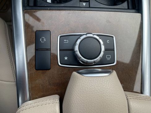 Used 2016 Mercedes-Benz E 350 E 350 4MATIC AWD 4dr Sedan image 39