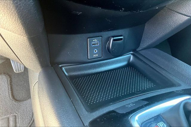 Used 2017 Nissan Rogue SV AWD/4WD image 16