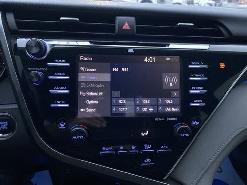 Used 2018 Toyota Camry XLE image 18