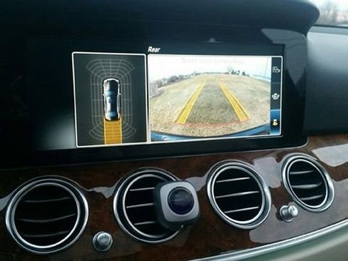 Used 2017 Mercedes-Benz E 300 4MATIC image 8