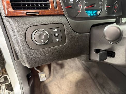 Used 2009 Chevrolet Impala LT FWD image 15