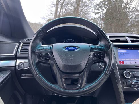 Used 2017 Ford Explorer XLT w/ Equipment Group 201A image 22