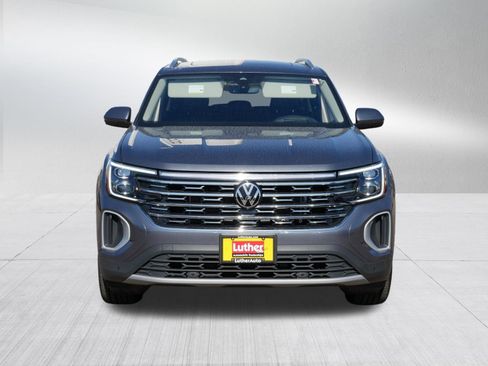 Used 2024 Volkswagen Atlas SEL AWD/4WD image 2