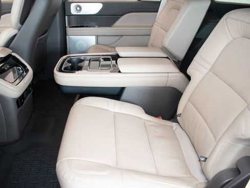 Used 2023 Lincoln Navigator Reserve AWD/4WD image 19