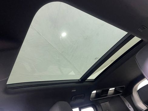 Used 2025 Land Rover Defender 110 S image 16