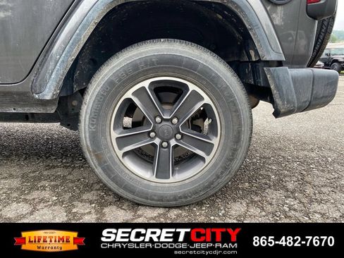 Used 2023 Jeep Wrangler Unlimited Sahara AWD/4WD image 10