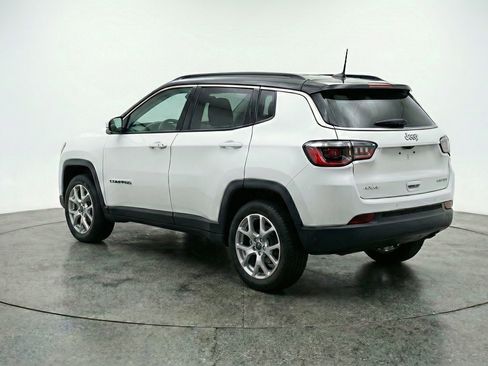 Used 2025 Jeep Compass Limited image 6