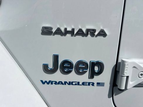 Used 2023 Jeep Wrangler Unlimited Sahara AWD/4WD image 27