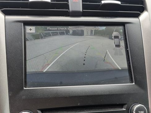 Used 2018 Ford Fusion SE w/ Fusion SE Technology Package image 9