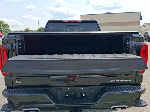 Used 2026 GMC Sierra 1500 Denali w/ Technology Package AWD/4WD image 32