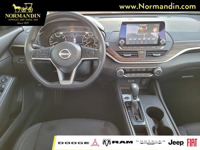 Used 2025 Nissan Altima 2.5 SV FWD image 7