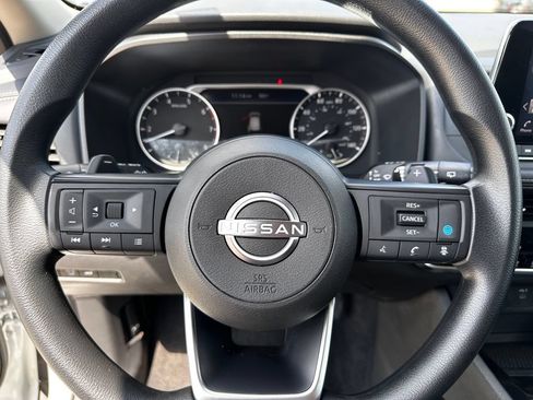 Used 2024 Nissan Rogue SV FWD image 17