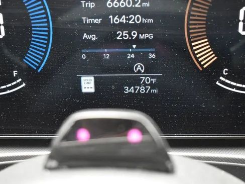 Used 2025 Hyundai Santa Fe SEL FWD image 28