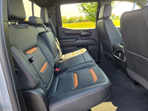 Used 2024 GMC Sierra 1500 AT4 w/ Technology Package image 11