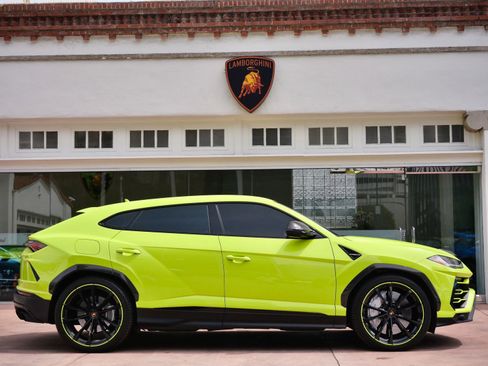 Used 2022 Lamborghini Urus image 2