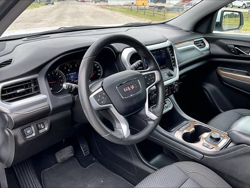 Used 2023 GMC Acadia SLE w/ Driver Convenience Package FWD image 13