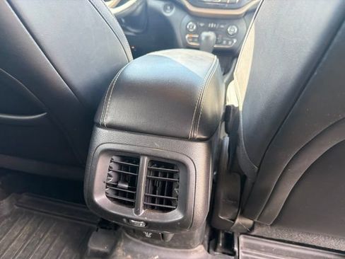 Used 2015 Jeep Cherokee Limited FWD image 13