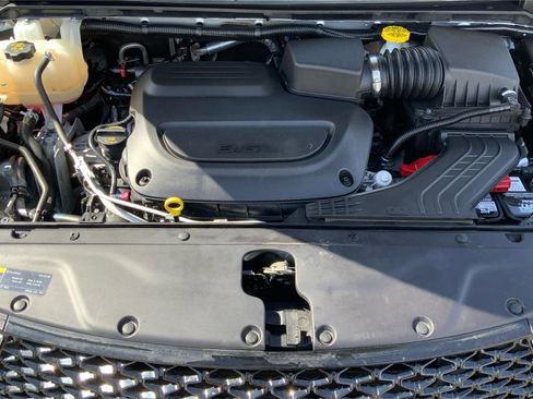 Used 2024 Chrysler Pacifica Touring-L image 13