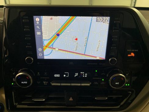 Used 2022 Toyota Highlander Limited FWD image 37