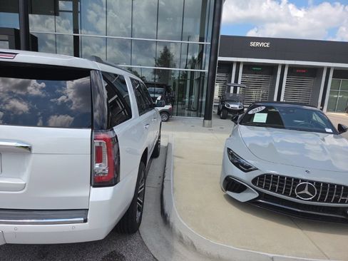 Used 2019 GMC Yukon Denali w/ Denali Ultimate Package AWD/4WD image 9