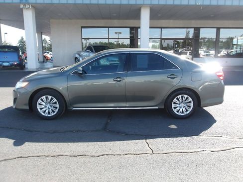 Used 2012 Toyota Camry LE FWD image 2