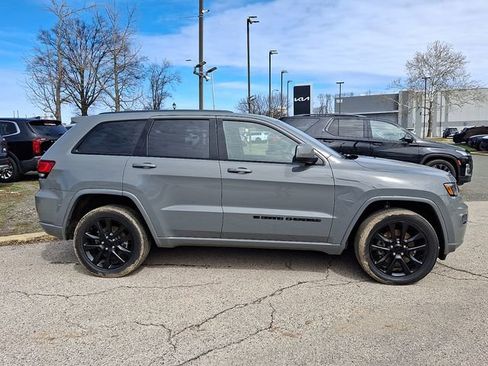 Used 2022 Jeep Grand Cherokee Laredo X image 7