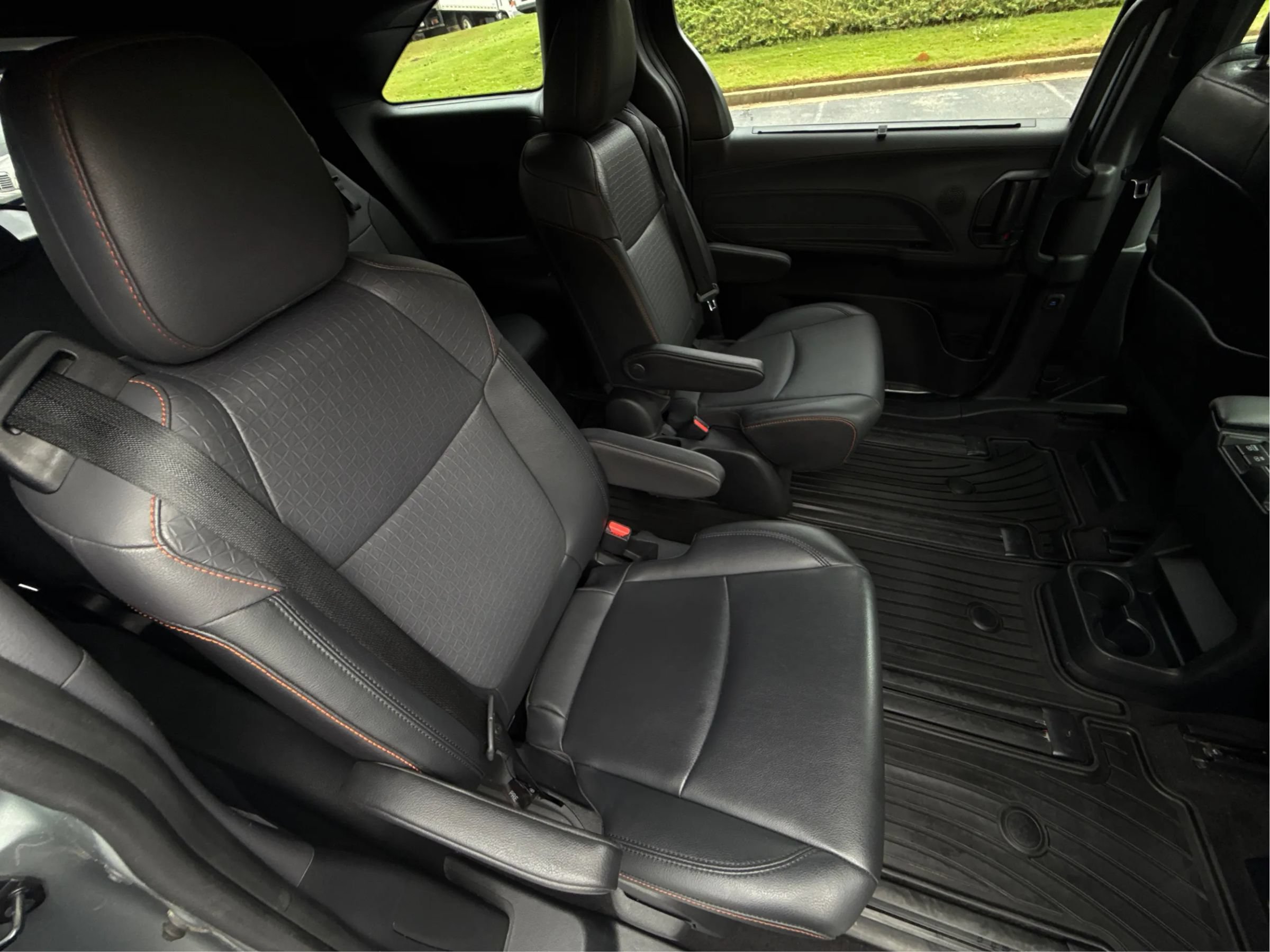 Used 2022 Toyota Sienna XSE FWD image 19
