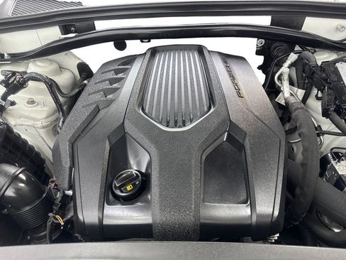Used 2023 Porsche Macan AWD/4WD image 73