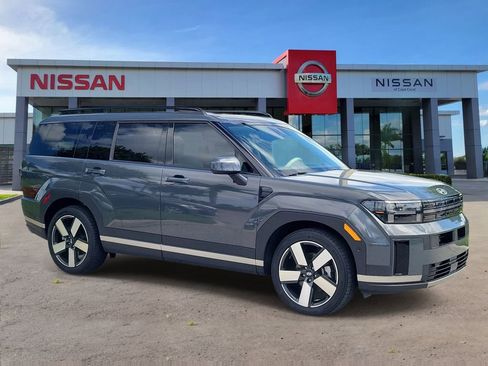 Used 2025 Hyundai Santa Fe Limited w/ Tow & Go Package image 2