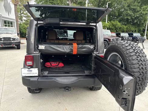 Used 2018 Jeep Wrangler Unlimited Rubicon w/ Dual Top Group AWD/4WD image 25